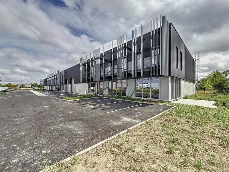 Immeuble industriel 680 m² - Photo 1