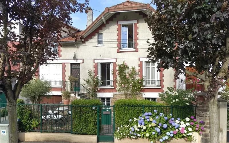 Le rendement immédiat d'un immeuble 8% clé en main allié au potentiel rare d'un terrain constructible. - Photo 1