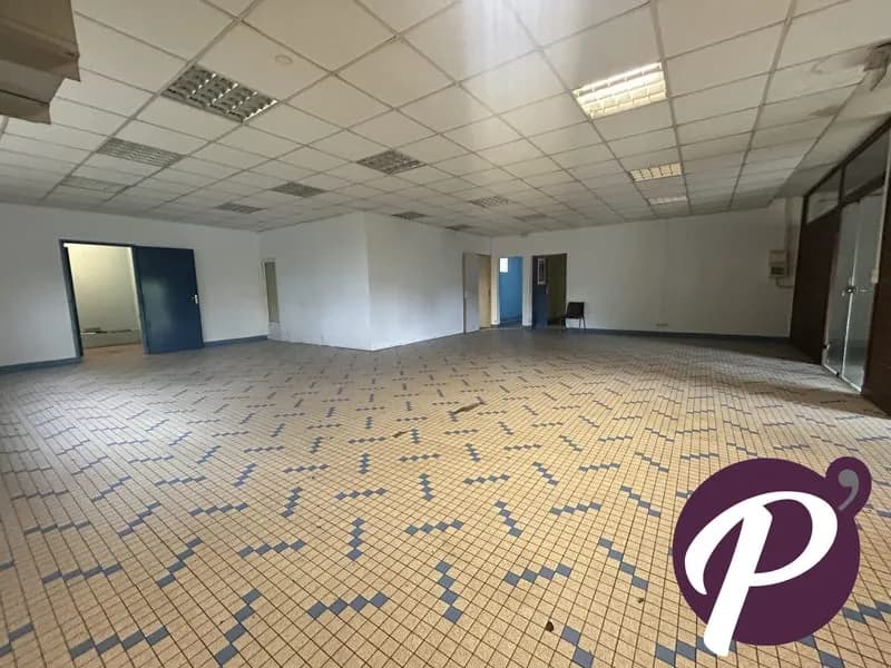 Immeuble industriel 150 m² - Photo 1