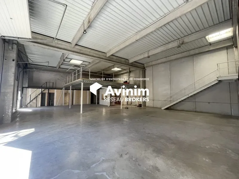 Immeuble industriel 814 m² - Photo 1