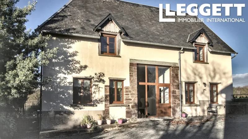 Ensemble immobilier avec deux maisons, vaste terrain, dépendances et gîte rénové en pleine campagne normande. - Photo 1