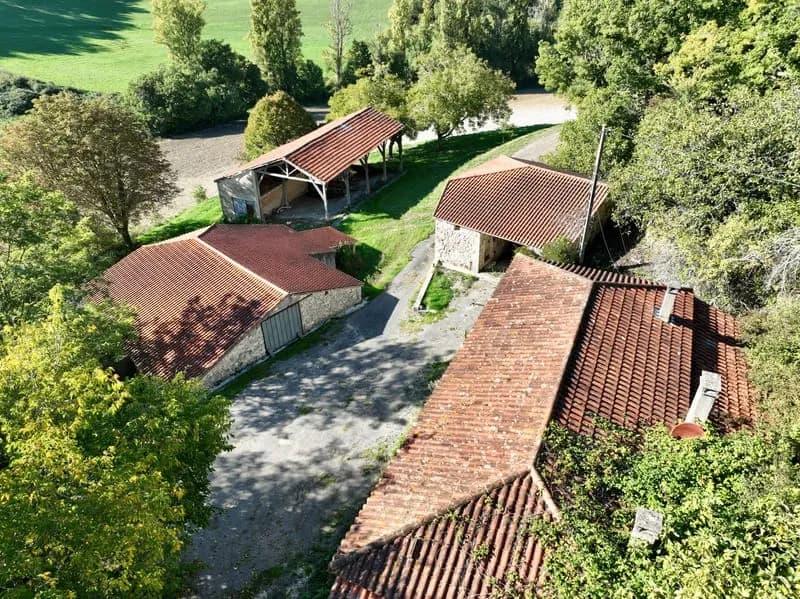 Opportunité Rare Ensemble Immobilier avec Situation Exceptionnelle Environ 2 Hectares - Photo 1