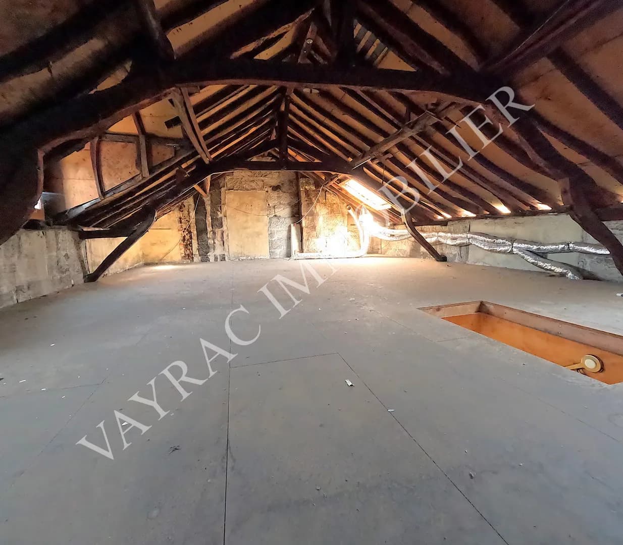 I04000 - Immeuble en copropriété - - Photo 1