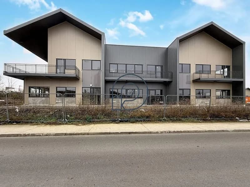 Immeuble industriel 370 m² - Photo 1