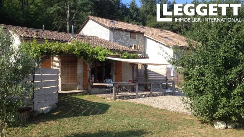 Ensemble d'ancienne ferme convertie en Cottage et 4 appartements a louer avec 15.8 hectares prairies et bois - Photo 1