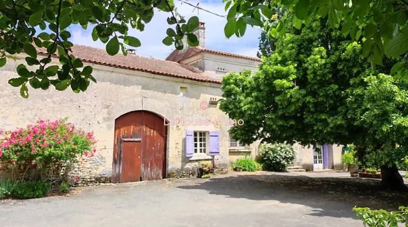 Ensemble immobilier de charme à rénover - Photo 1