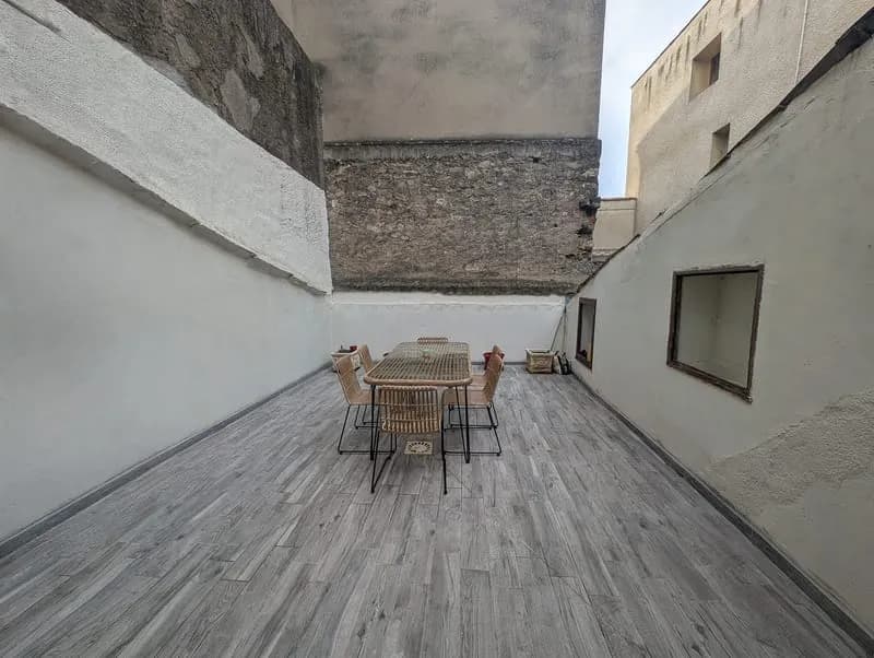 Immeuble avec local commercial et vaste appartement T4 rénové à vendre Lézignan-Corbières centre - Photo 1
