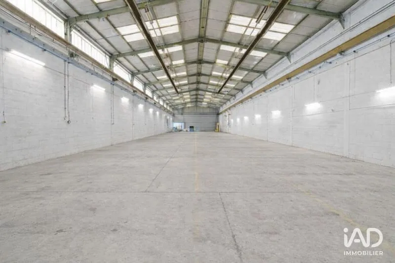 Immeuble commercial 1600 m² - Photo 1