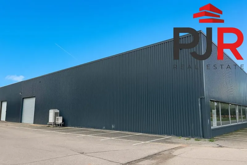 Immeuble industriel 556 m² - Photo 1