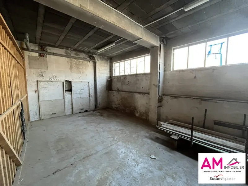 Immeuble industriel 301 m² - Photo 1