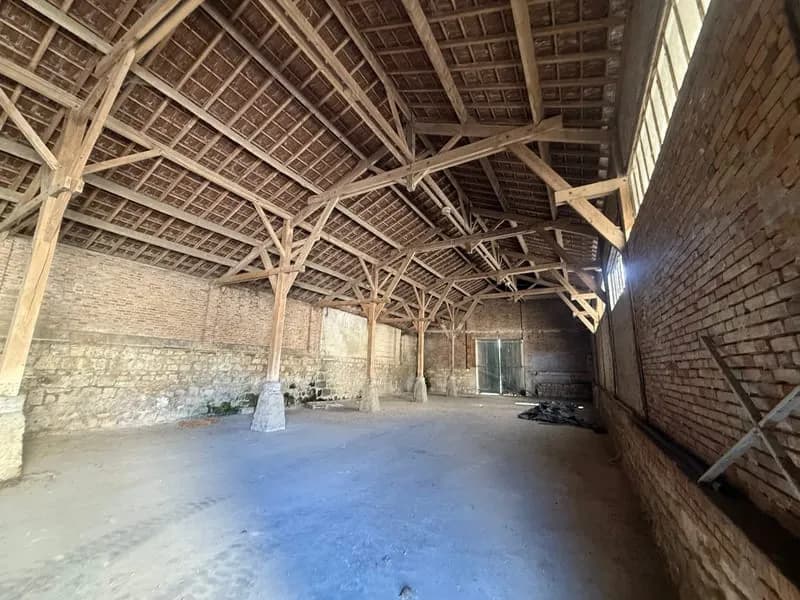 Immeuble industriel 750 m² - Photo 1