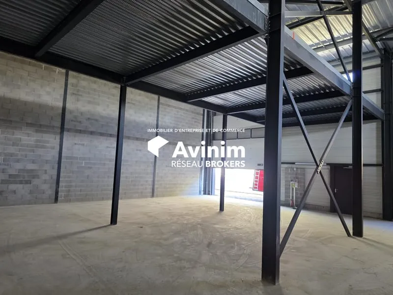 Immeuble industriel 213 m² - Photo 1