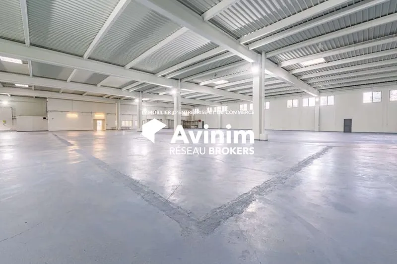 Immeuble industriel 1890 m² - Photo 1