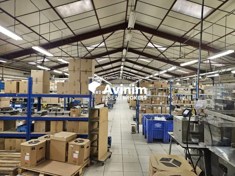Immeuble industriel 2720 m² - Photo 1