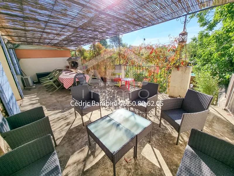 En exclusivité Immeuble de 2 Appartements avec un extérieur de 285 m2 sur Saint Maximin La Sainte Baume - Photo 1