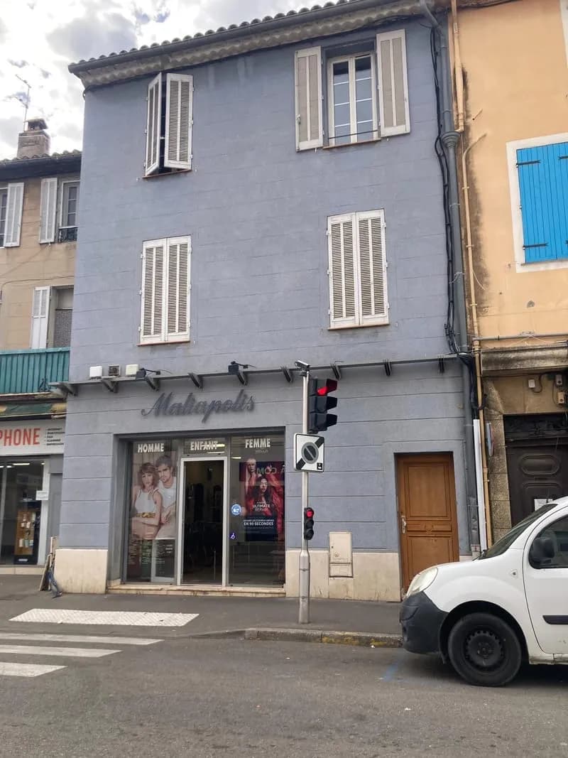 Immeuble de rapport Centre-ville de Marignane Forte rentabilité - Photo 1