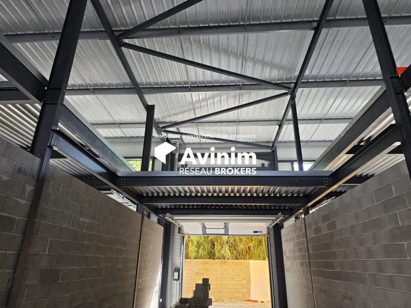 Immeuble industriel 108 m² - Photo 1