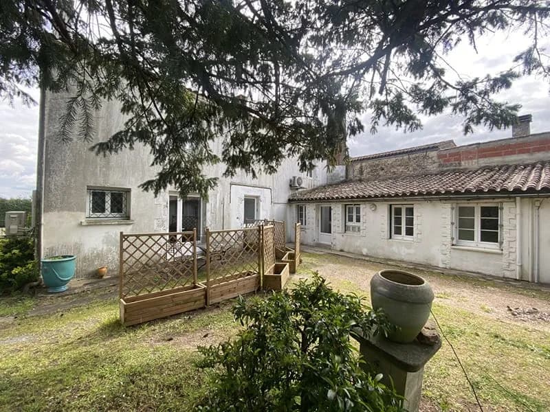 Ensemble immobilier centre Saint-Michel-en-l'Herm - Photo 1