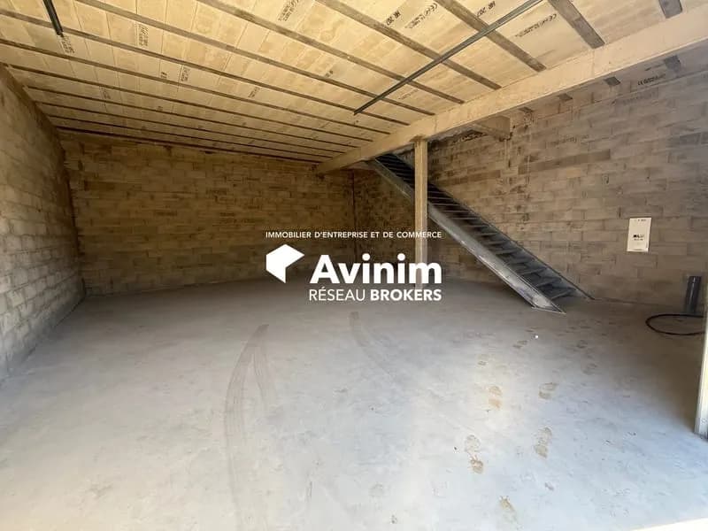 Immeuble industriel 137 m² - Photo 1