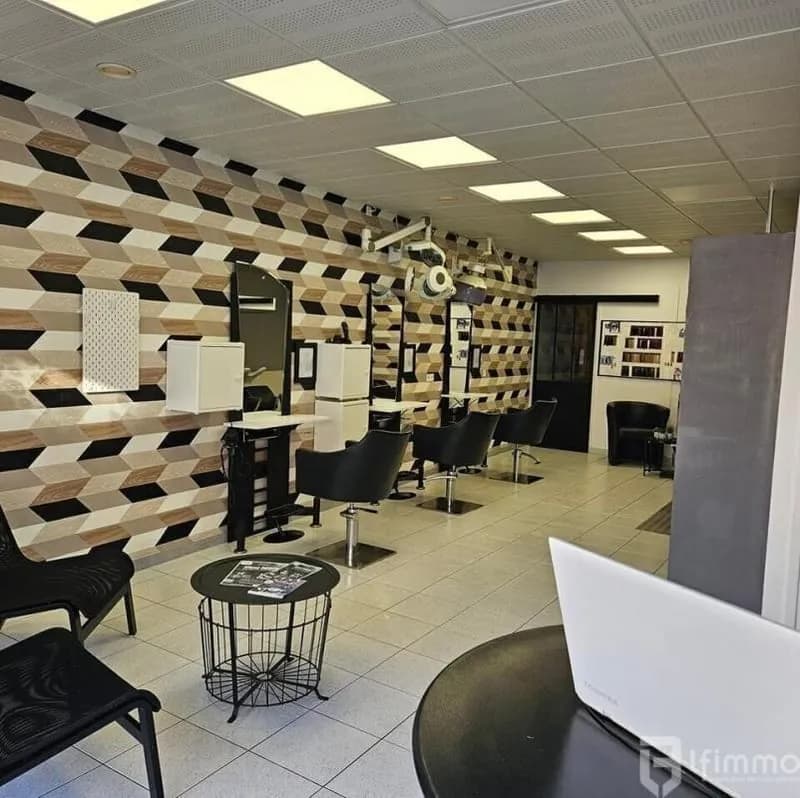 Ensemble immobilier avec commerce et logement à louer à Bapaume - Photo 1
