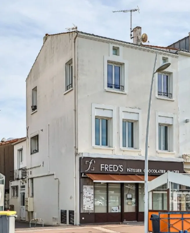 ENSEMBLE MURS PRO + LOGEMENT Centre ville SAINT GILLES CROIX DE VIE (85) - Photo 1