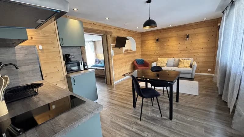 IMMEUBLE COMPOSÉ DE DEUX APPARTEMENTS 2 PIÈCES MEUBLÉS + GARAGE + STATIONNEMENTS - Photo 1