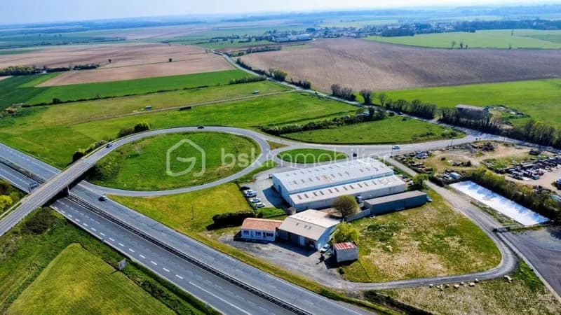 ENSEMBLE IMMOBILIER - VISIBILITÉ NATIONALE 11 - AXE STRATÉGIQUE NIORT / LA ROCHELLE - Photo 1