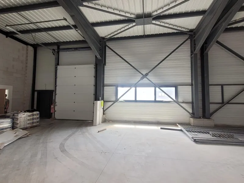 Immeuble industriel 364 m² - Photo 1