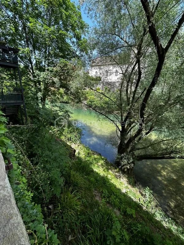 Local 90 m² + cave 55 m² - Bord du Guiers - 60 000 € - Photo 1