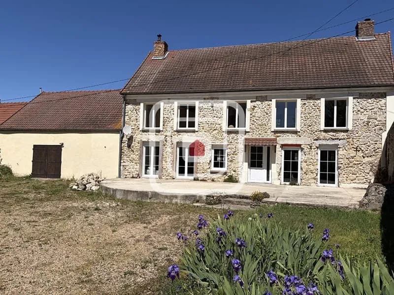 Ensemble immobilier de 278 m2 avec jardin, piscine et dépendances - Photo 1