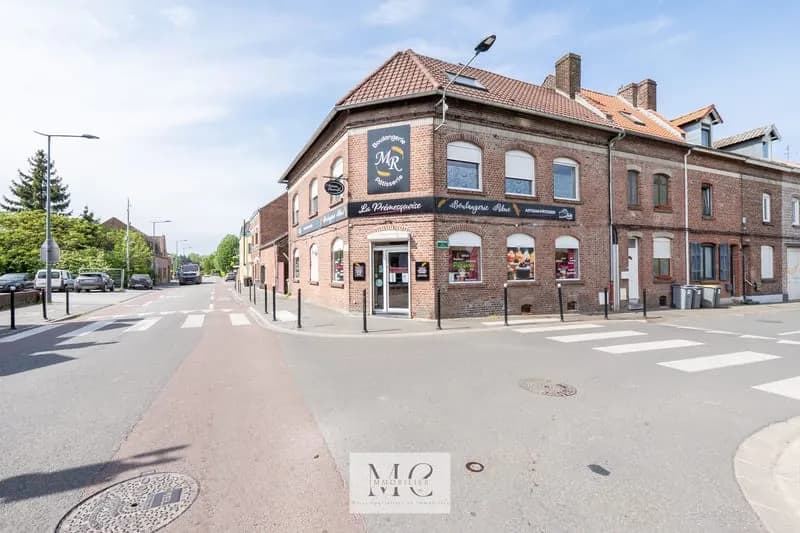 immeuble à usage mixte situé sur la commune prisée de Premesques - Photo 1