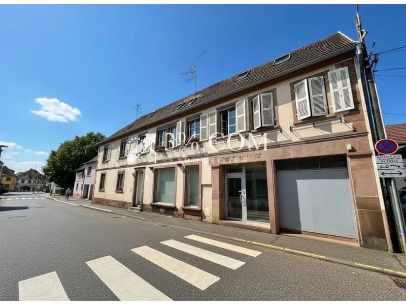 3%COM IMMEUBLE avec local professionnel indépendant - Photo 1