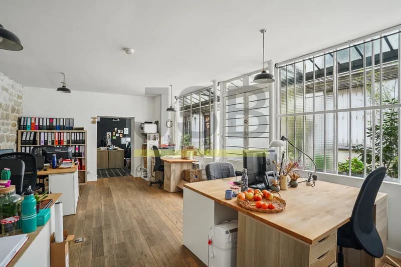 75002 - TRES RARE - SENTIER MONTORGUEIL - IMMEUBLE INDEPENDANT SUR COUR - 88 M2 - Photo 1