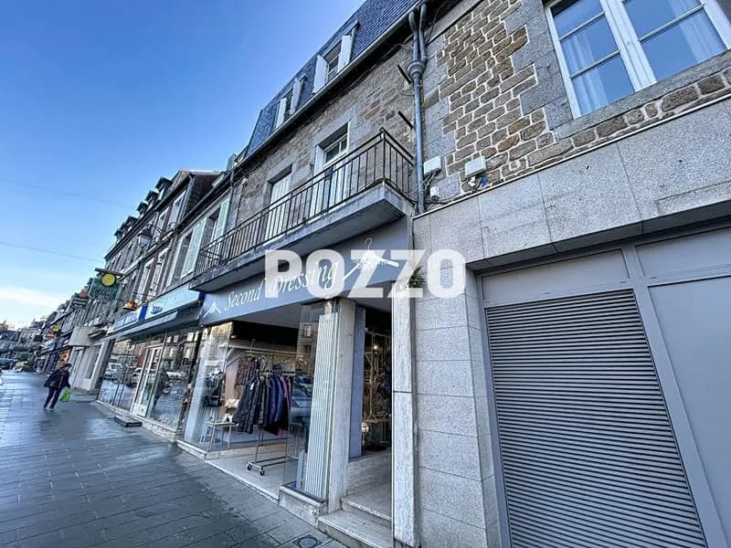 VILLEDIEU-LES-POELES , immeuble mixte en centre-ville. - Photo 1