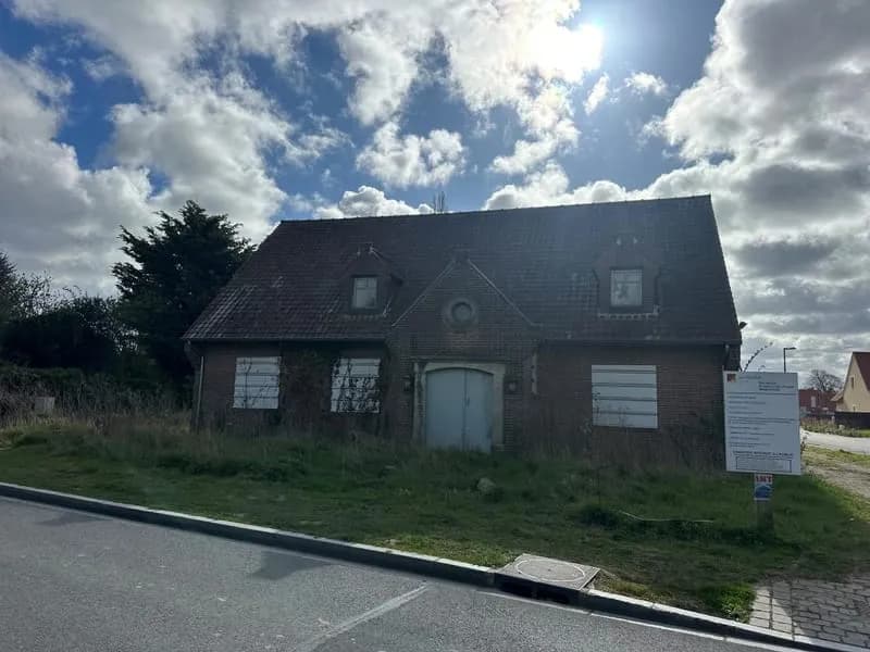 CARVIN- Immeuble de commerce à rénover - Photo 1