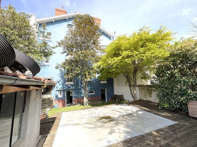 IMMEUBLE DE RAPPORT / 3 APPARTEMENTS / JARDIN PRIVATIF / PISCINE / CAVES / HYPER-CENTRE CLERMONT-FERRAND / BOU - Photo 1