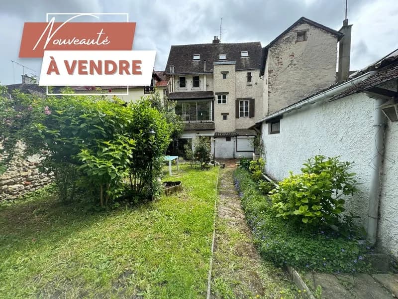 Ensemble immobilier en centre ville avec commerces commodités et écoles sur place. - Photo 1