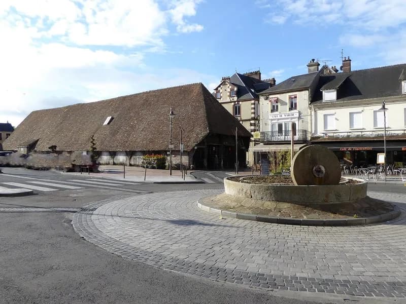 Dives-sur-Mer - Ensemble immobilier en centre-ville - Photo 1