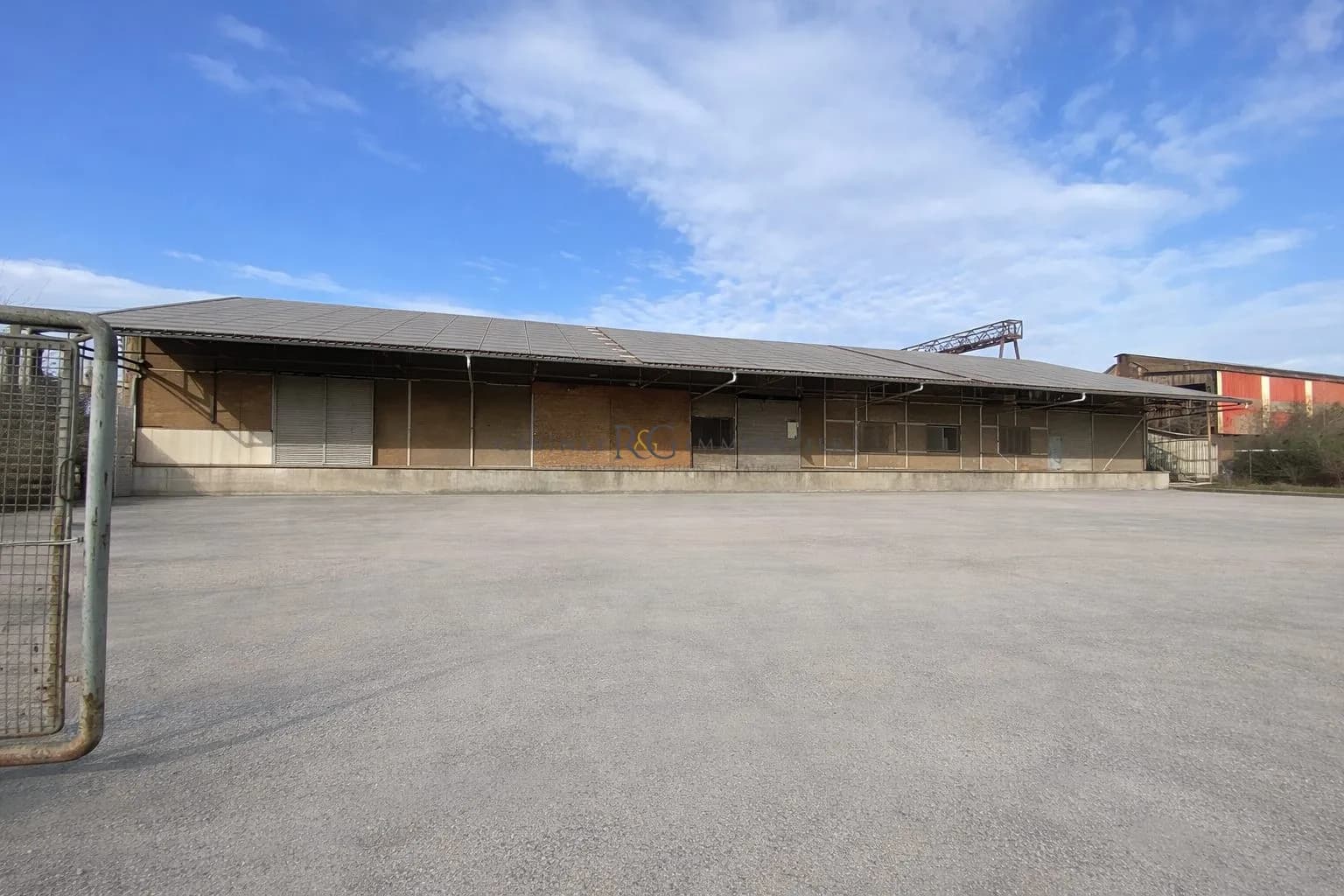 Immeuble industriel 1000 m² - Photo 1