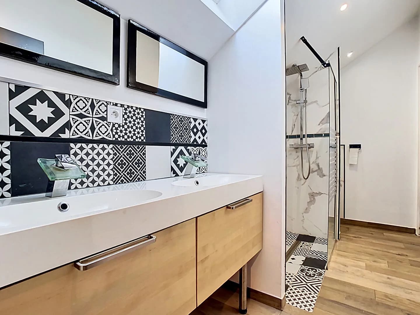 Ensemble immobilier - Photo 1