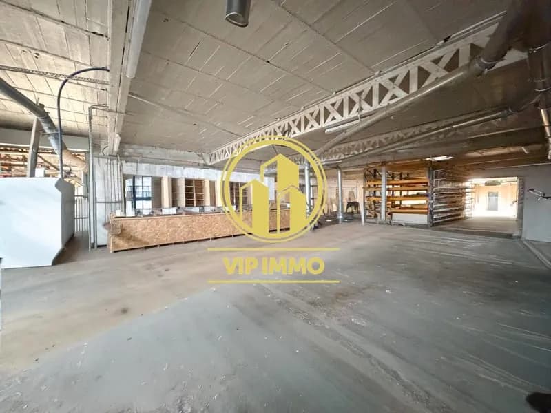Immeuble industriel 200 m² - Photo 1