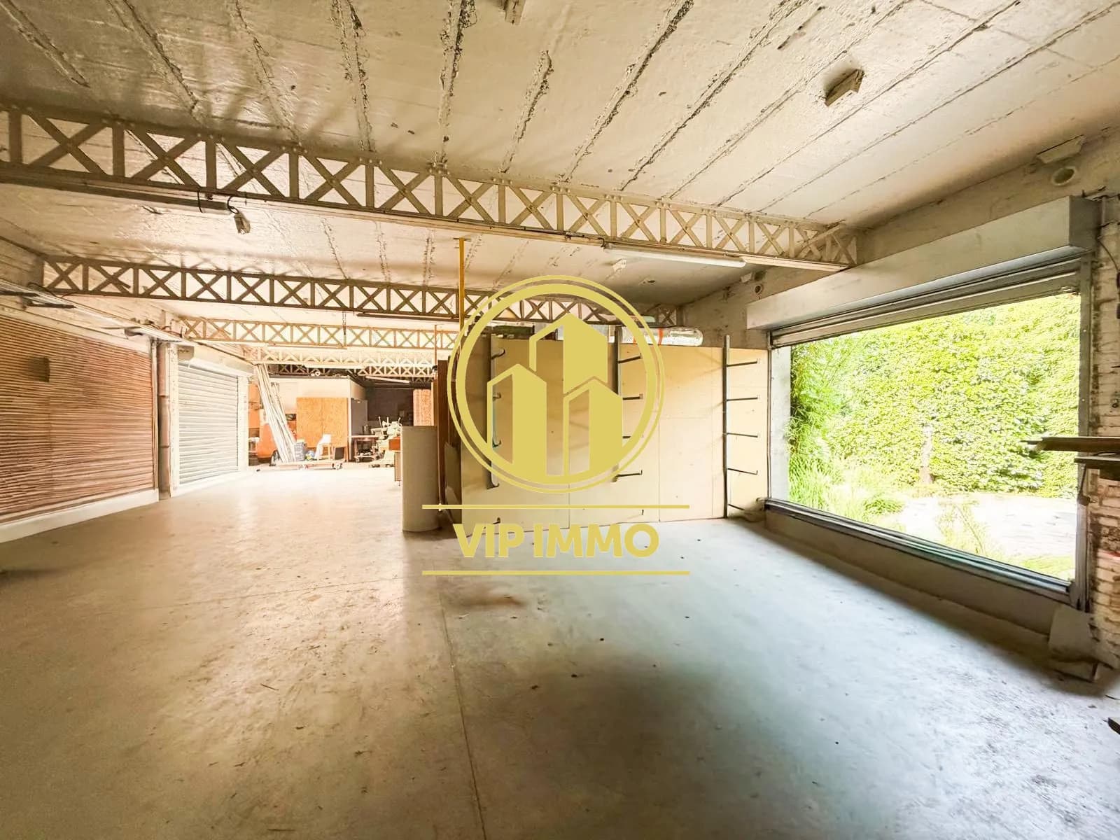 Immeuble industriel 215 m² - Photo 1