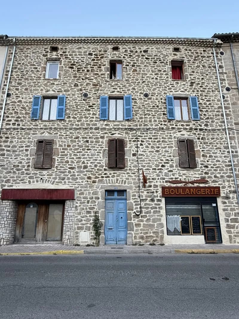 Immeuble Besseges 450 m2 + 2 locaux commerciaux - Photo 1