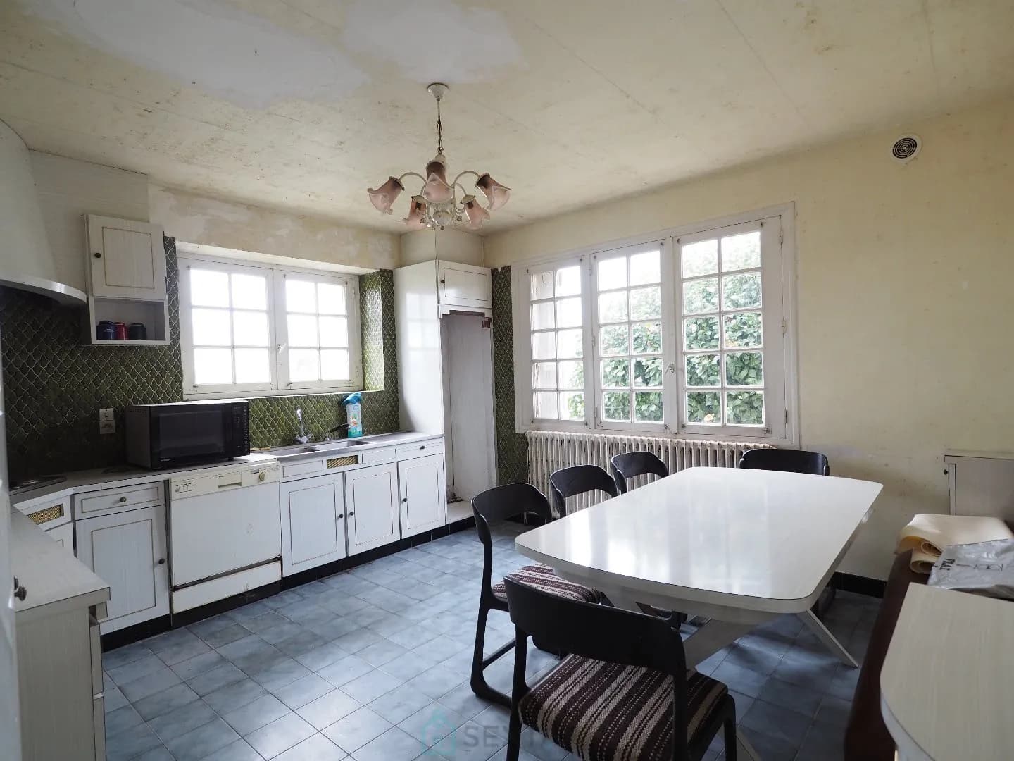 Maison familiale ou immeuble de rapport + Longère à rénover + Hangar fermé environ 160 m² - Photo 1