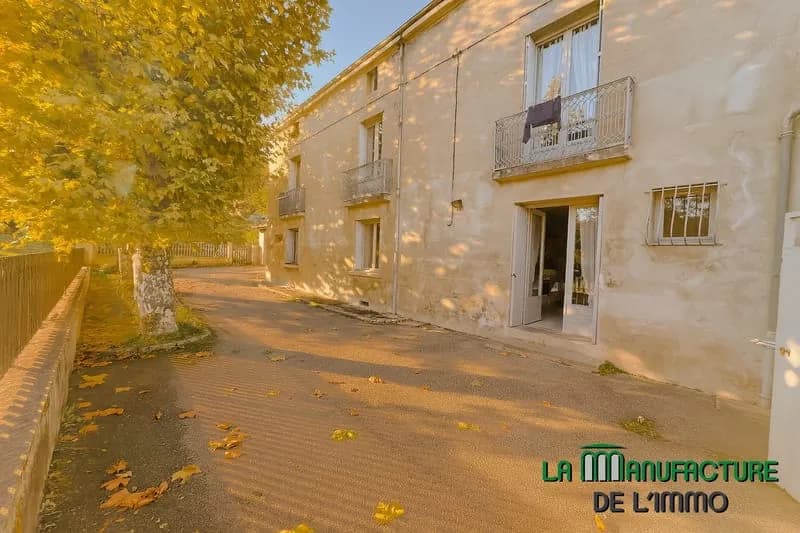 IMMEUBLE AVEC HANGARD ET GARAGES SECTEUR TERRENOIRE PROCHE DES ACCES AUTOROUTIER - Photo 1