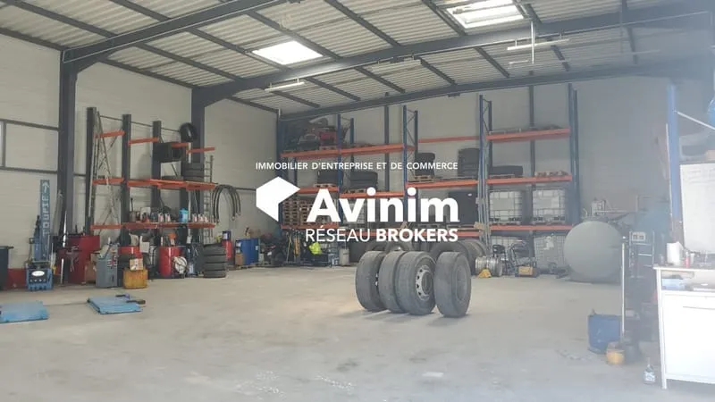 Immeuble industriel 750 m² - Photo 1