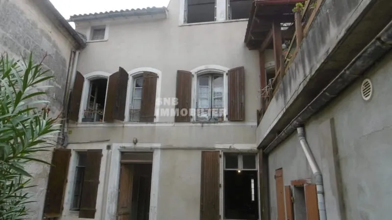 ENSEMBLE IMMOBILIER AVEC GARAGES ET JARDIN - Photo 1