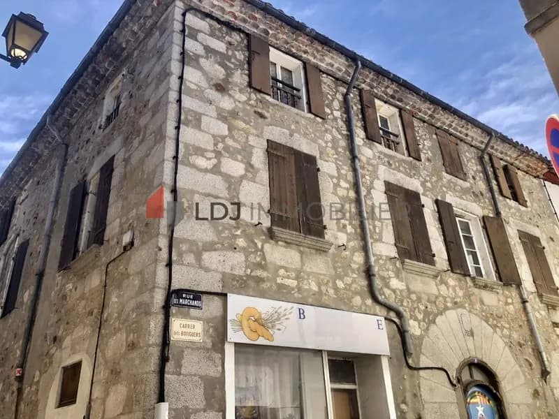 Immeuble en pierres à rénover au coeur du village. - Photo 1