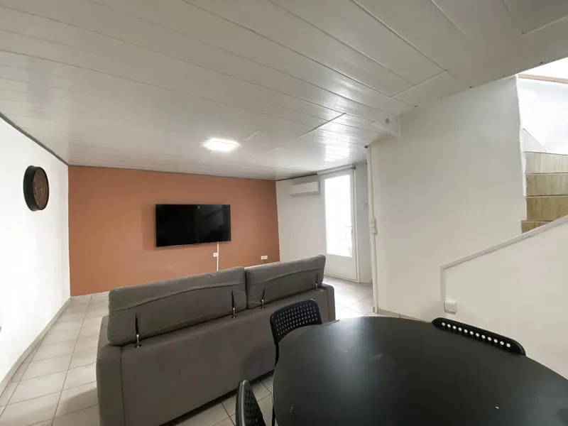 INVESTISSEMENT: IMMEUBLE COMPOSE DE 2 LOGEMENTS LOUES! - Photo 1