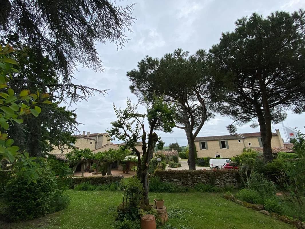 Saint Macaire, proche de Langon : ensemble immobilier : piscine, parc, gite... 700 m2 - Photo 1